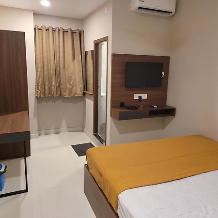 M Square Hotel Vellore Kamer foto