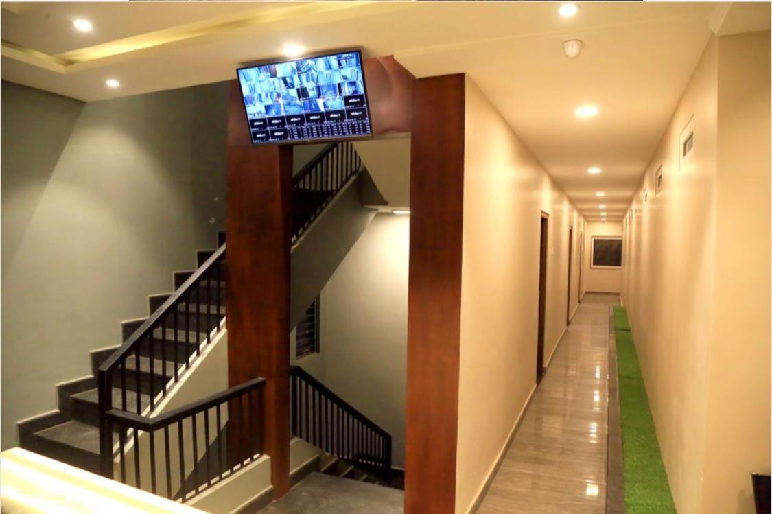 M Square Hotel Vellore Buitenkant foto