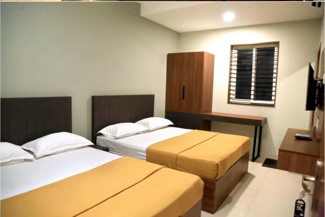 M Square Hotel Vellore Buitenkant foto