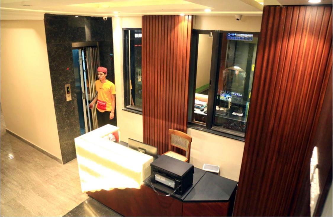 M Square Hotel Vellore Buitenkant foto