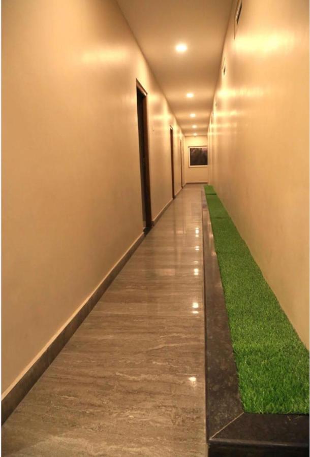 M Square Hotel Vellore Buitenkant foto