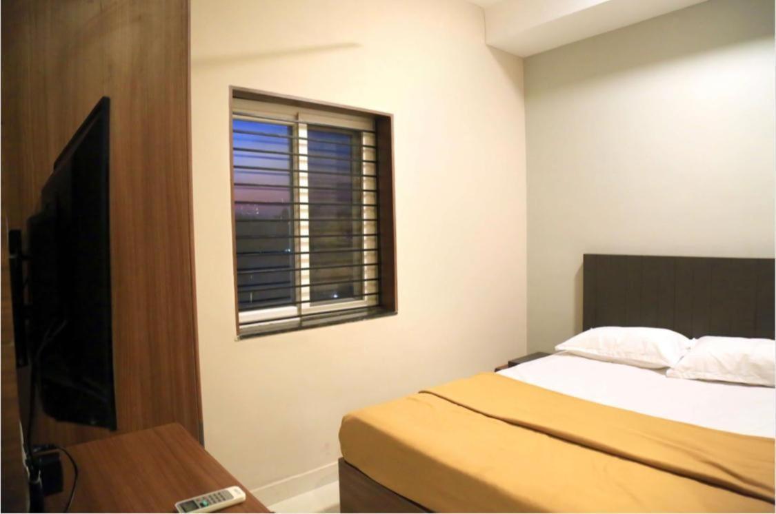 M Square Hotel Vellore Buitenkant foto