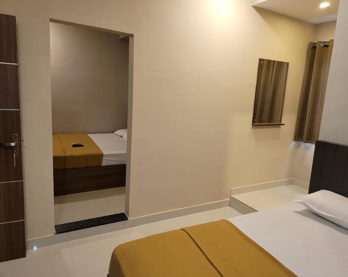 M Square Hotel Vellore Buitenkant foto