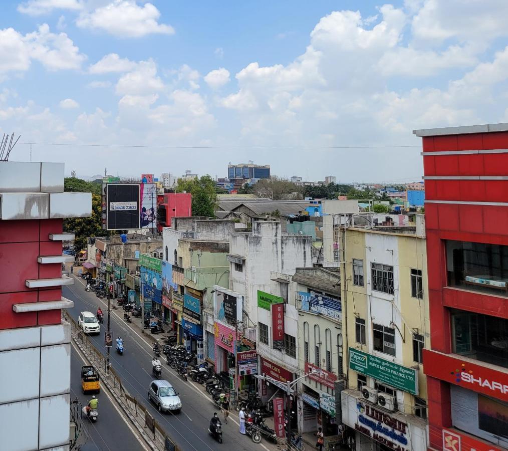 M Square Hotel Vellore Buitenkant foto