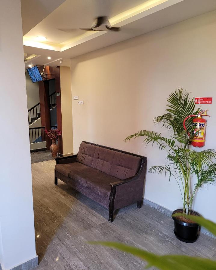 M Square Hotel Vellore Buitenkant foto