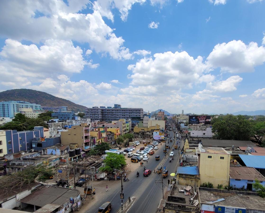 M Square Hotel Vellore Buitenkant foto