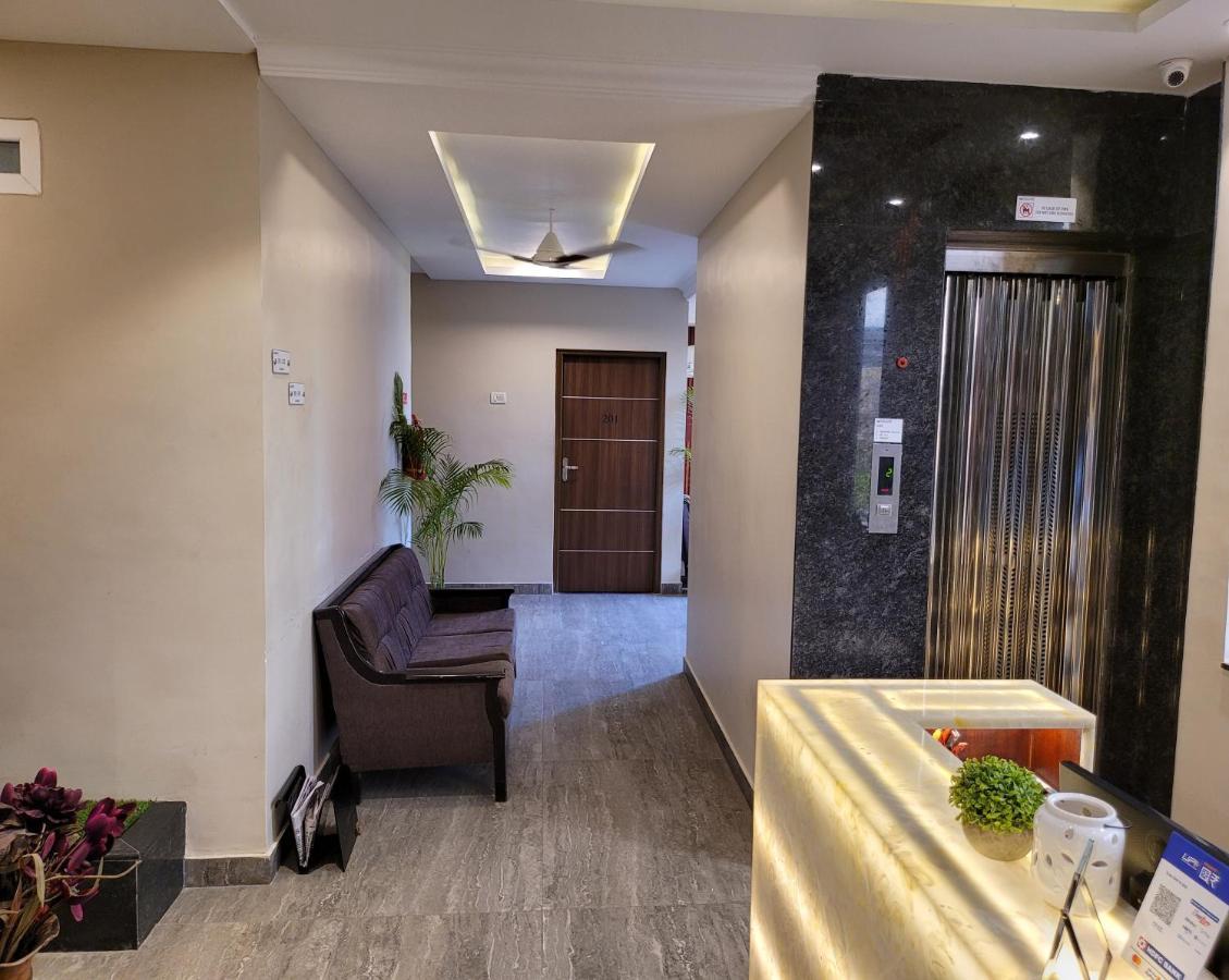 M Square Hotel Vellore Buitenkant foto