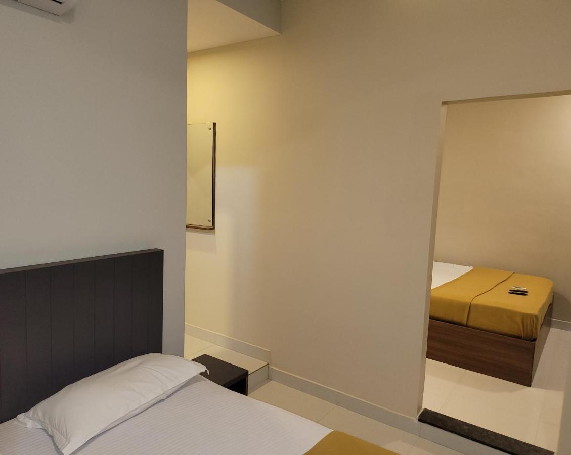 M Square Hotel Vellore Buitenkant foto