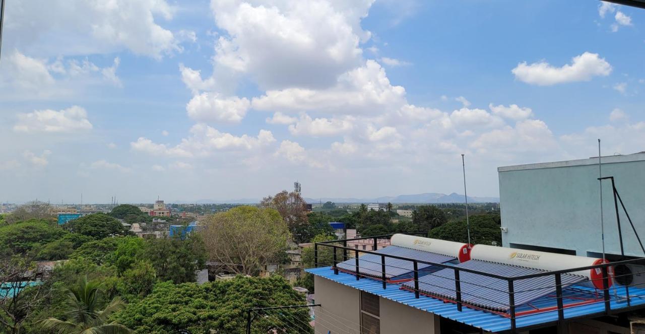 M Square Hotel Vellore Buitenkant foto