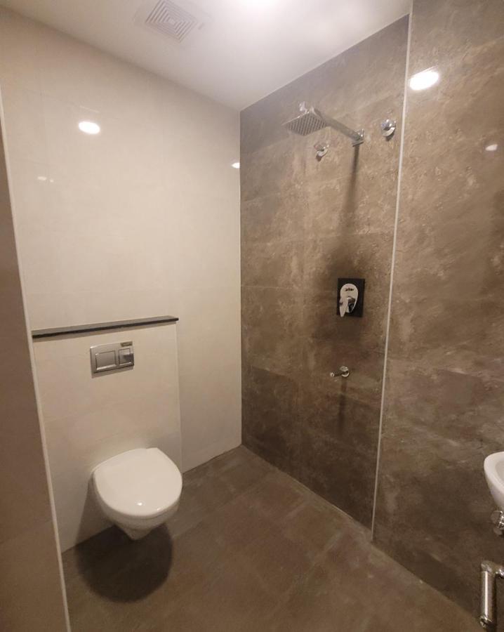 M Square Hotel Vellore Buitenkant foto