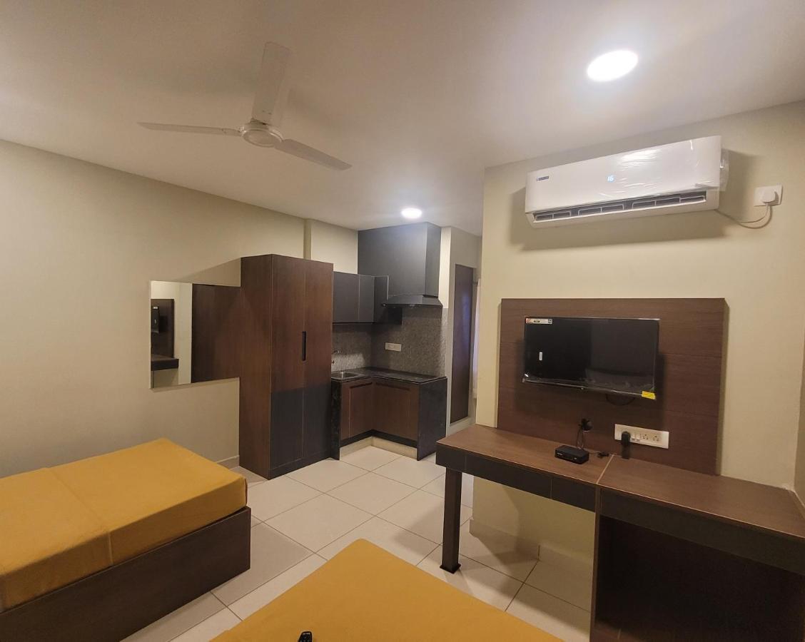 M Square Hotel Vellore Buitenkant foto