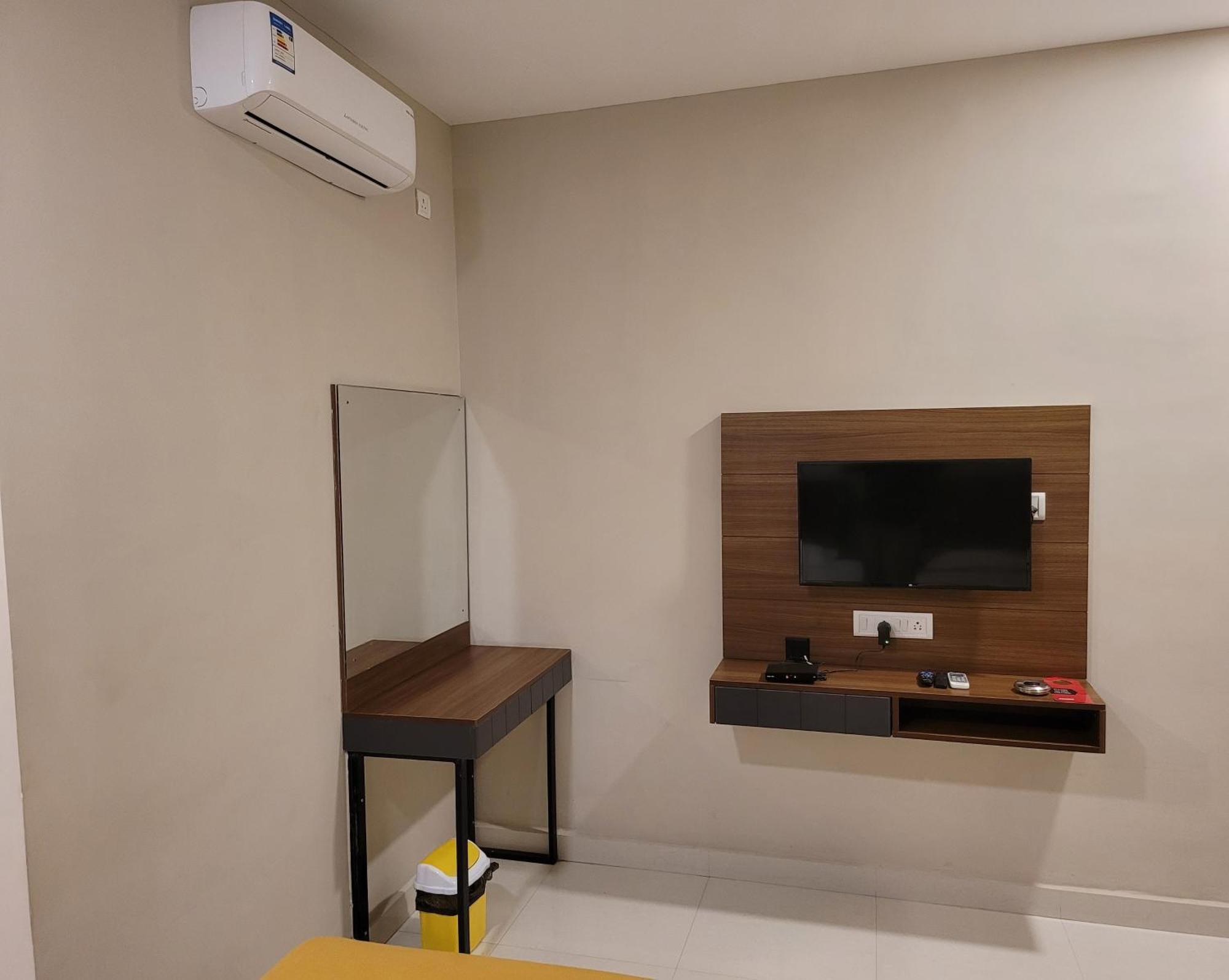 M Square Hotel Vellore Kamer foto