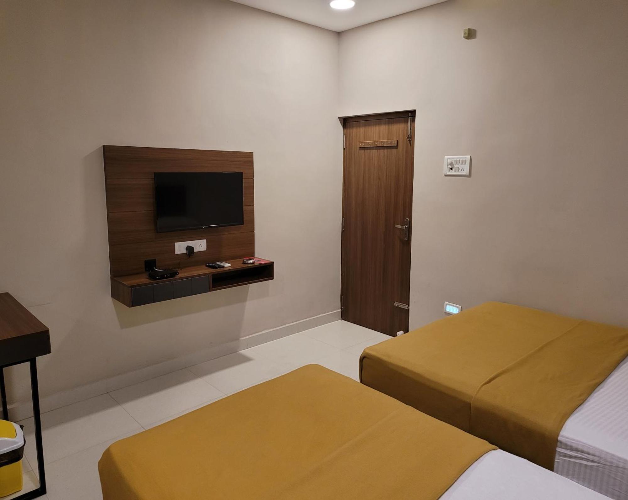 M Square Hotel Vellore Kamer foto