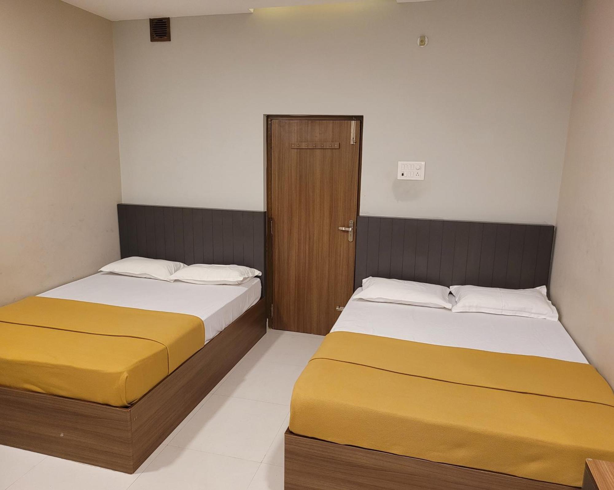 M Square Hotel Vellore Kamer foto