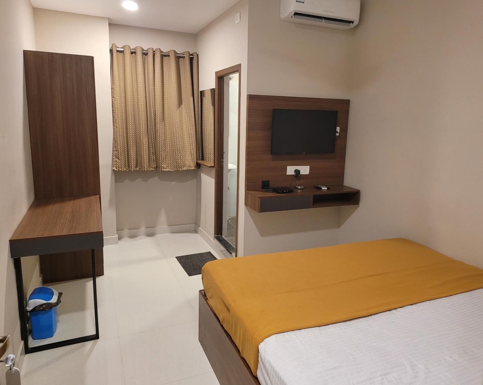 M Square Hotel Vellore Kamer foto